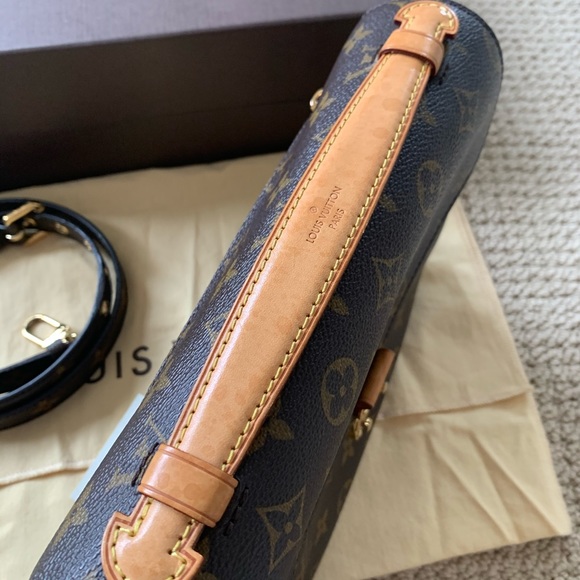 Louis Vuitton - Picture 4 of 8